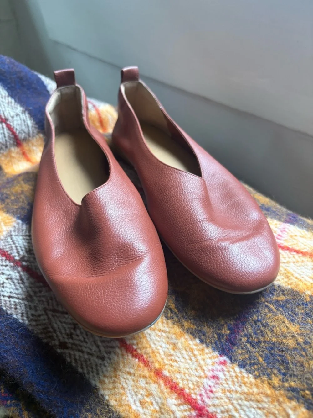 Everlane Pebbled Leather Day Glove Flats in Toasted Almond - Picture 4 of 6